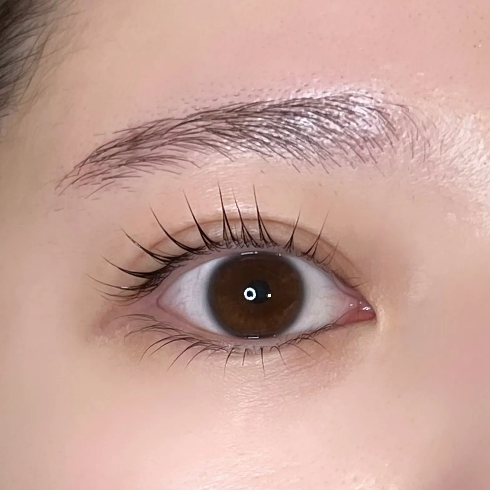 中顔面短縮効果のある目元パーマ